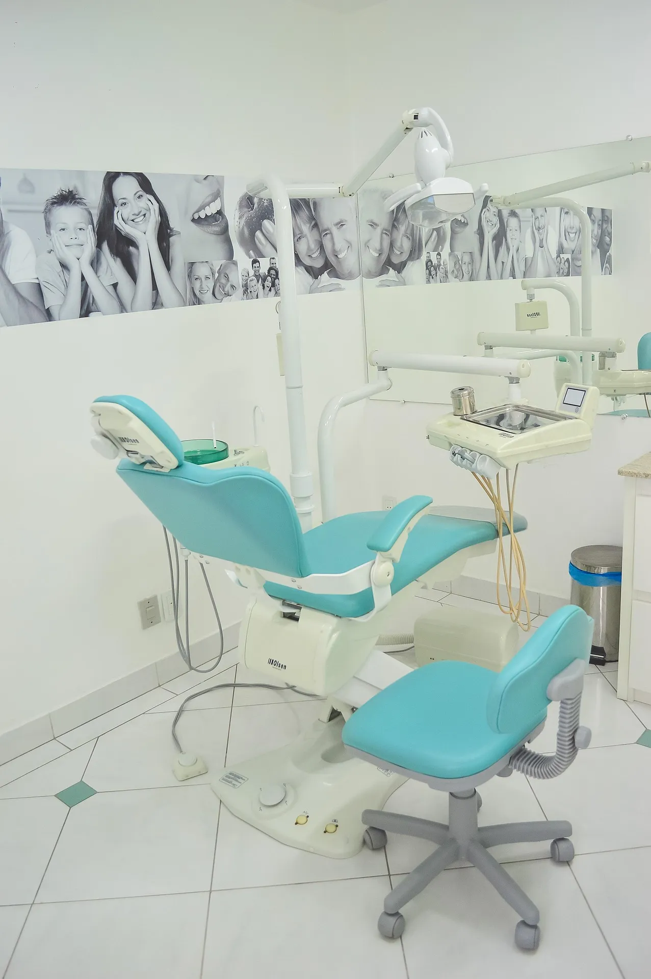 Dentistry in Málaga, your safe oral health 2 Differences between Dentistry and a dentist in Málaga